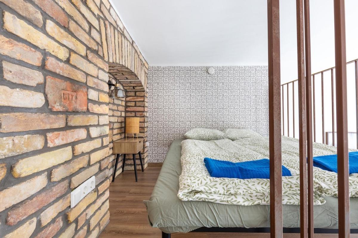Designer 2 * Budapest