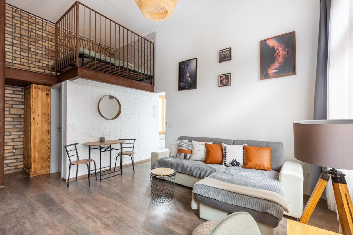 Designer 2 Apartment