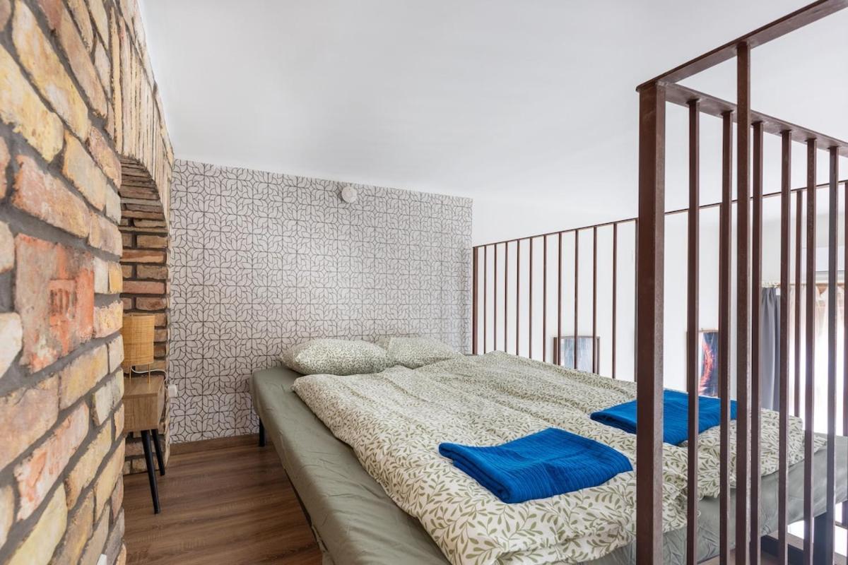 Fr34j Brendon Designer Apartment Budapest